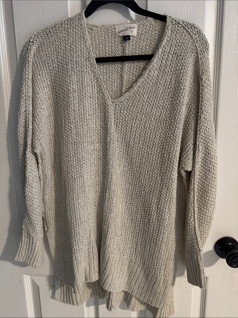 Universal Thread Cream V-Neck Chunky Knit Sweater